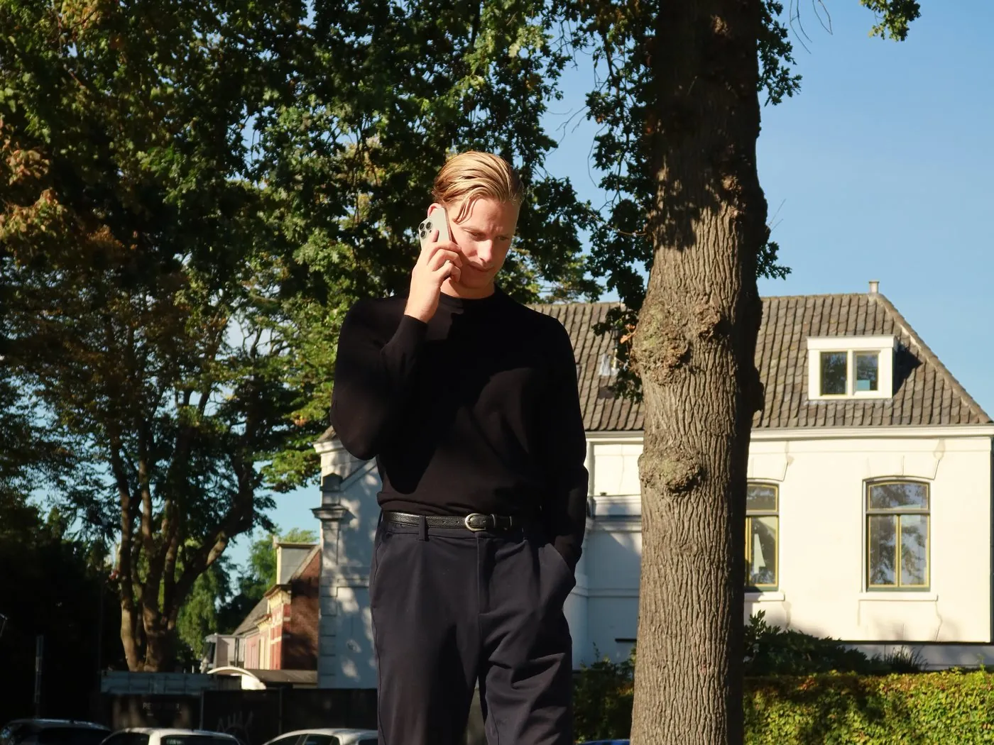 Jan Kalverdijk belt met een koper over het biedadvies